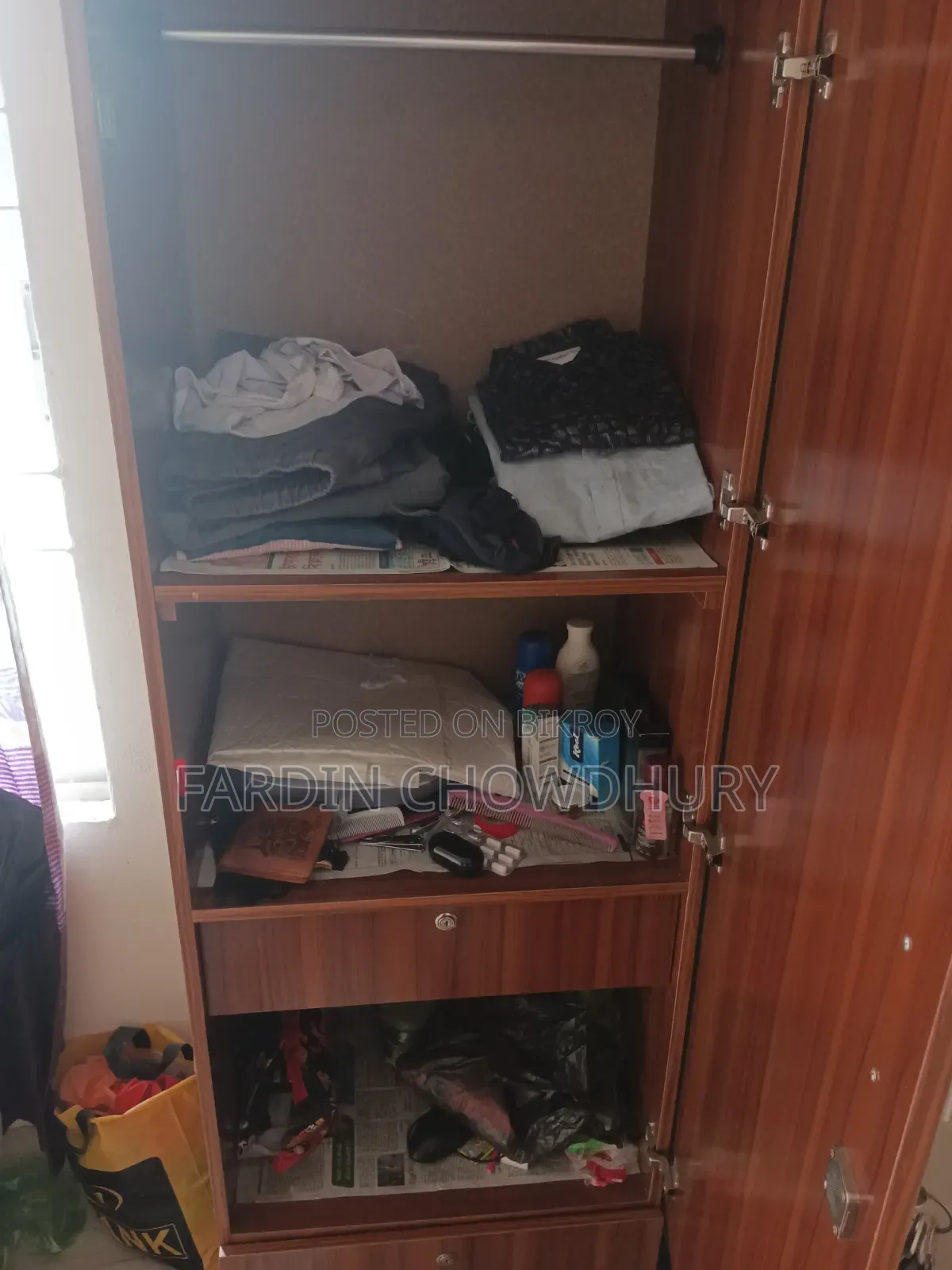 1 Single Bed and 1 Single Door Almari