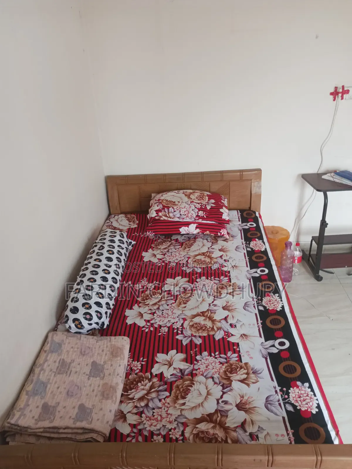 1 Single Bed and 1 Single Door Almari