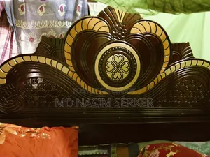 একটি খাট বিক্রি করা হবে ৬ ফিট বাই ৭ ফিট