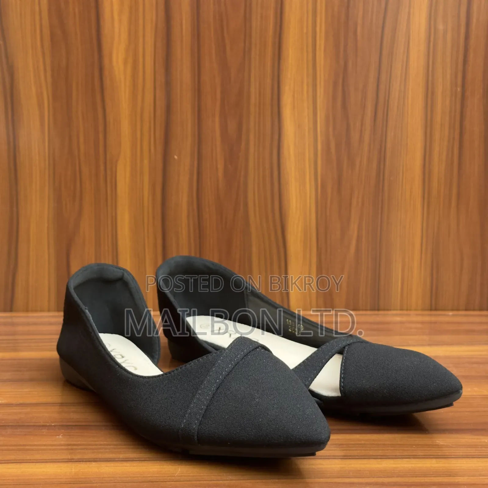 Mb | Noir Crisscross