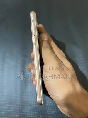 Apple iPhone SE (2020) 128 GB Gold