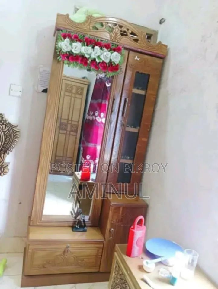 Hathil brand dressing table for sale, used for 2 months!