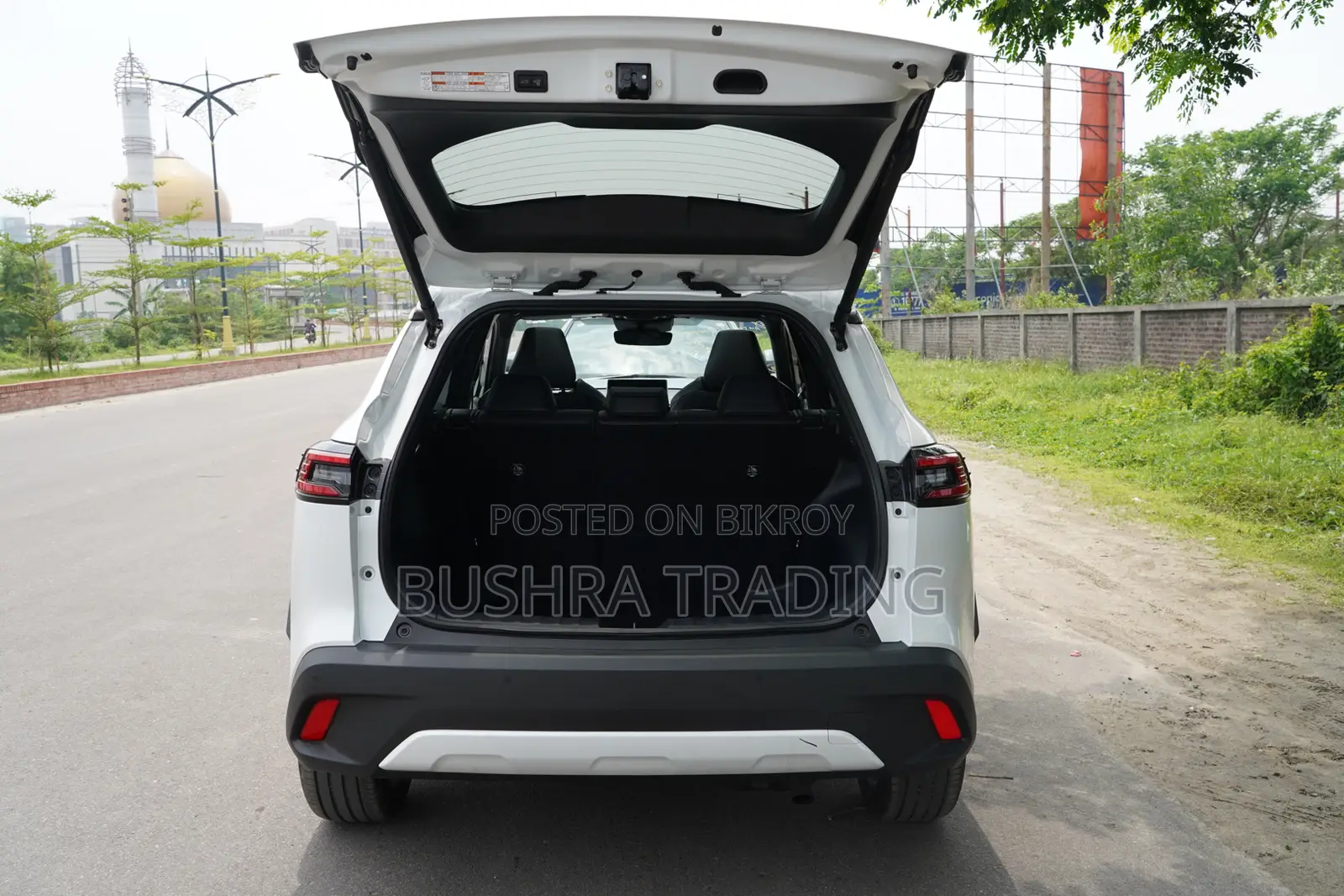 New Toyota Corolla Cross LE 2026 Pearl