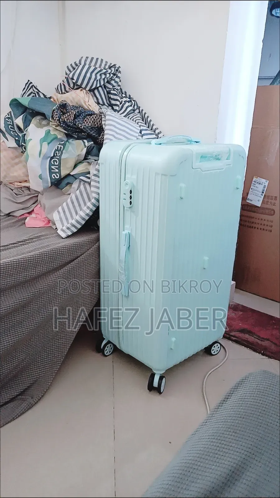 Foreign Checked-in Large Luggage