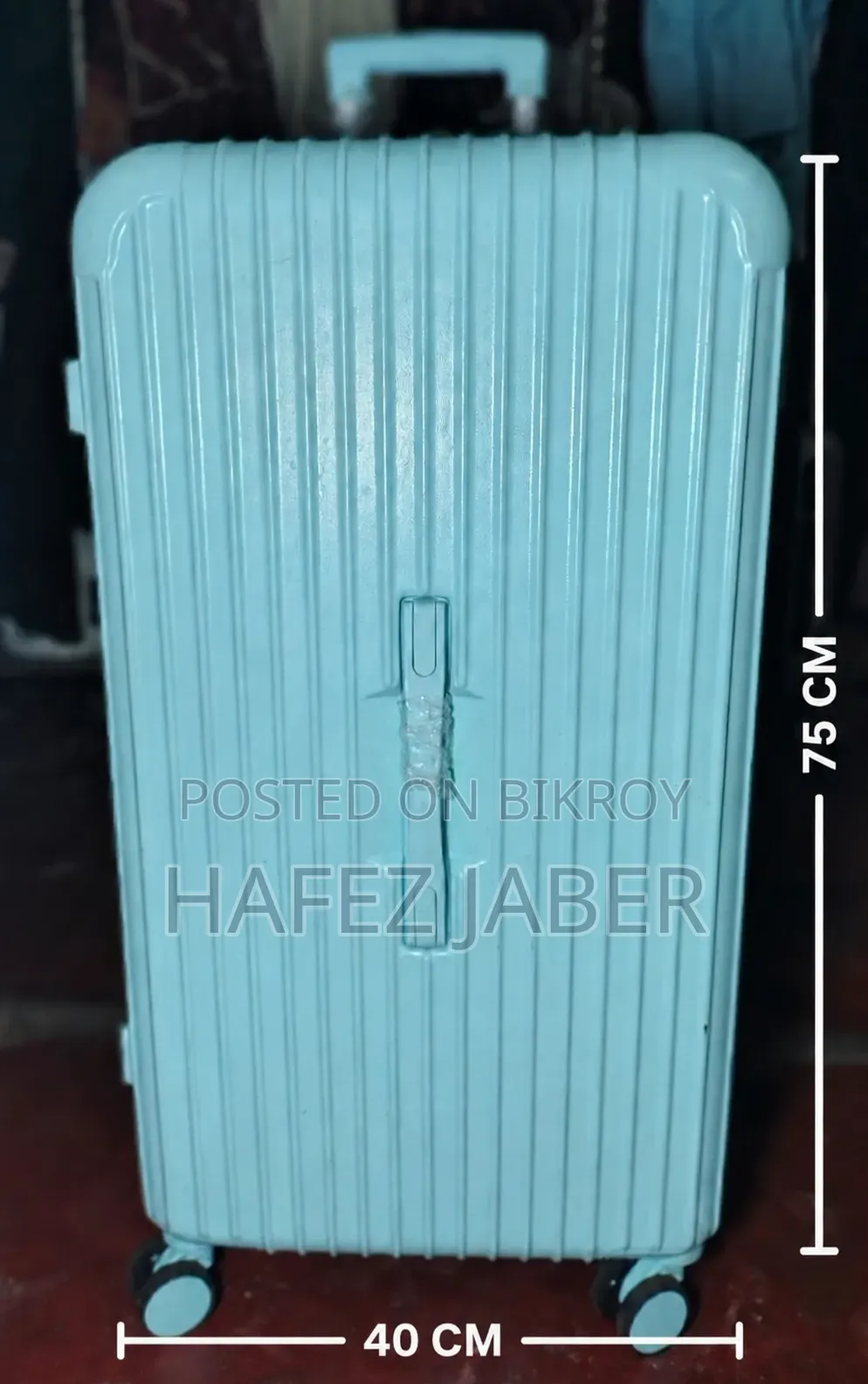 Foreign Checked-in Large Luggage