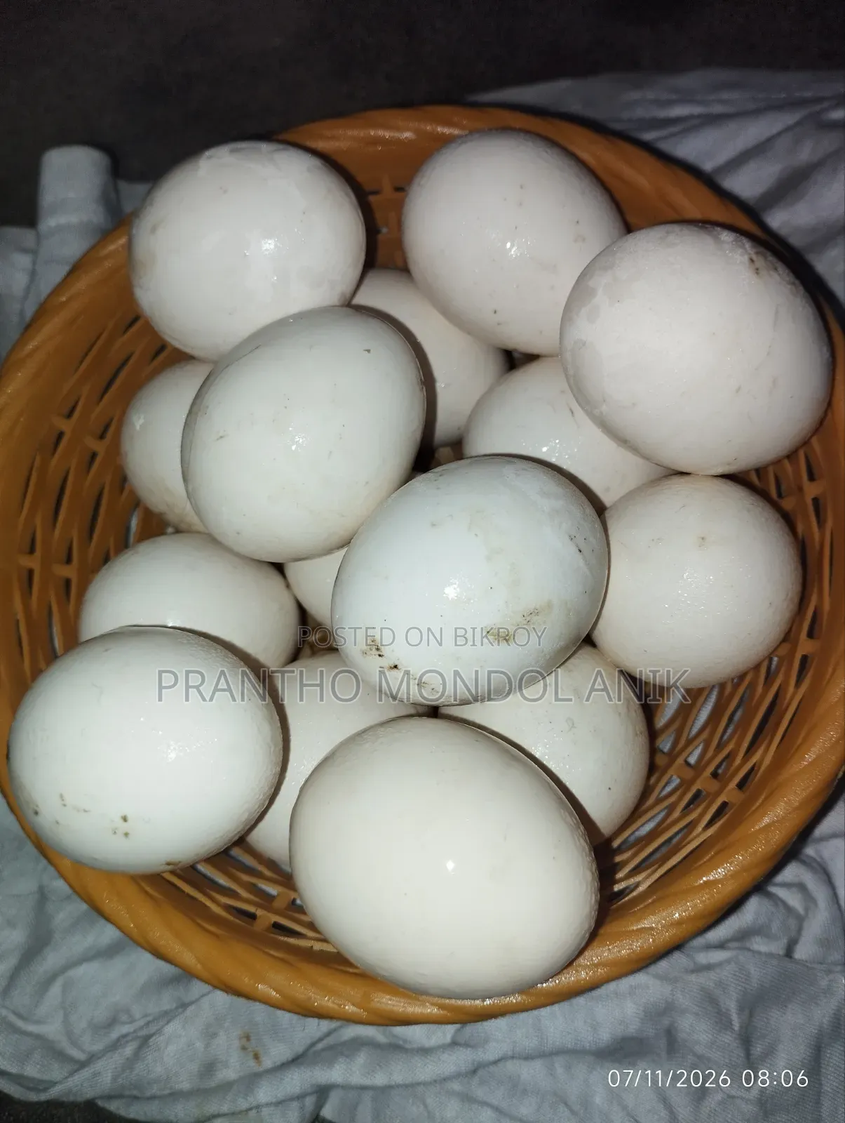 দেসি মুরগির ডিম