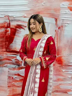 পাকিস্তানি ডিজাইনের থ্রি- পিস কালেকশন