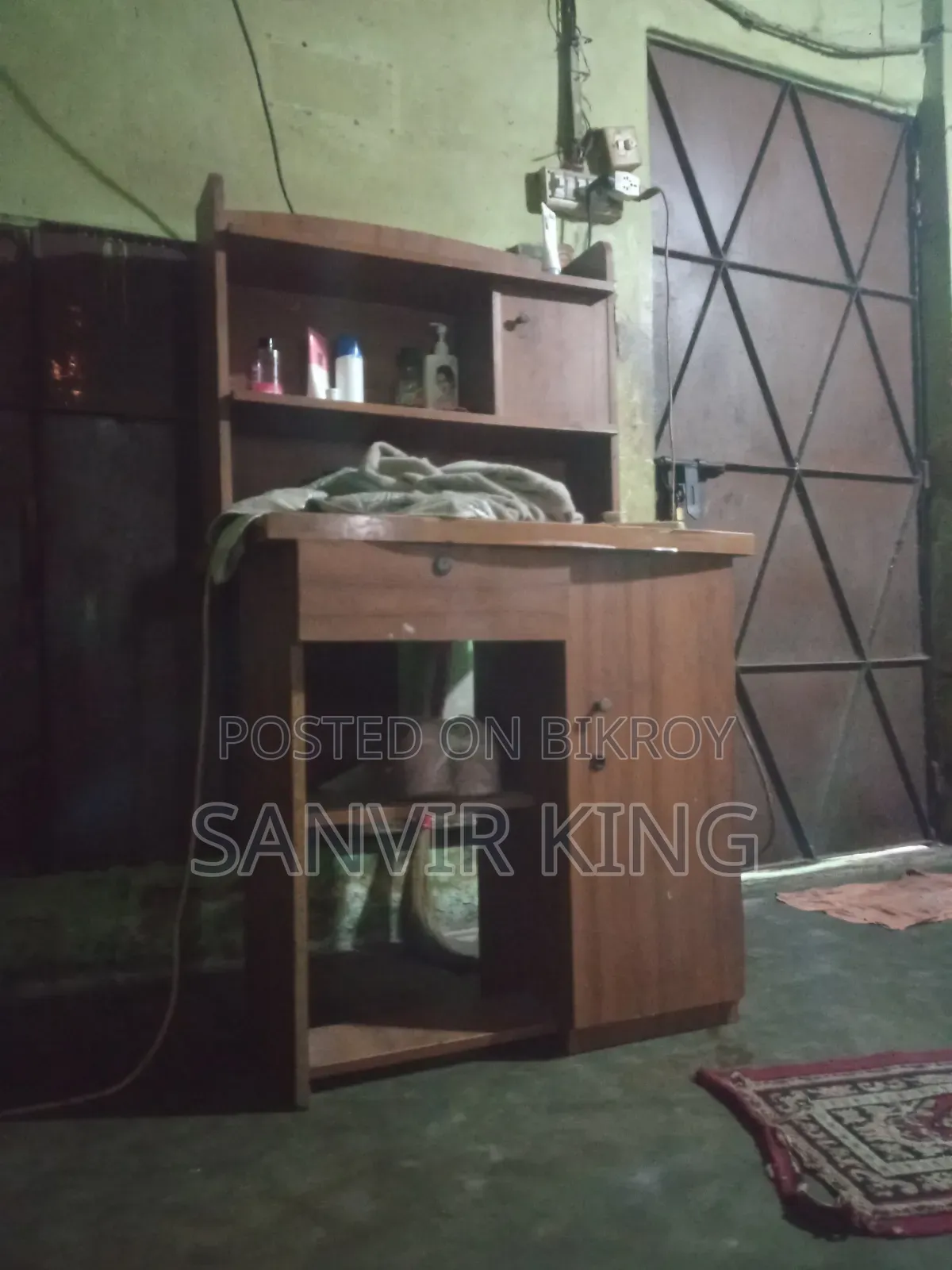 সেগুন কাঠের বিছানা