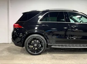 New Mercedes-Benz E400 2025 Black