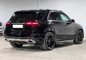 New Mercedes-Benz E400 2025 Black