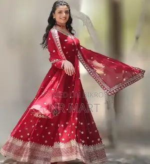 প্রিমিয়াম থ্রি-পিস পার্টি গাউন