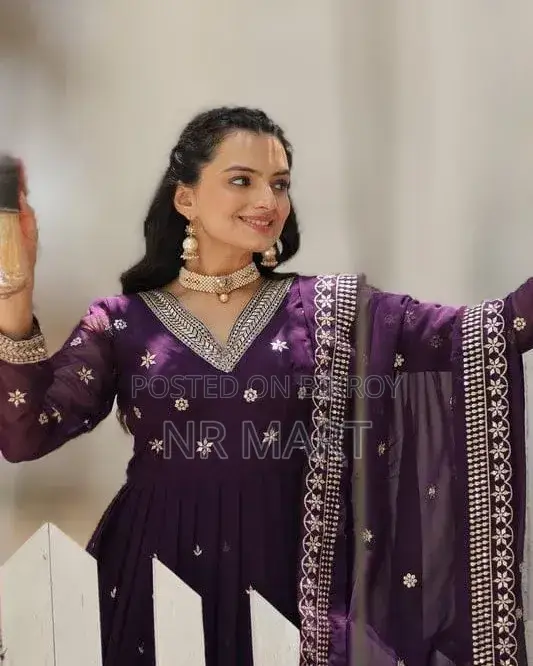 প্রিমিয়াম থ্রি-পিস পার্টি গাউন