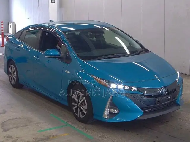 Toyota Prius Plug-in Hybrid 2025 Blue