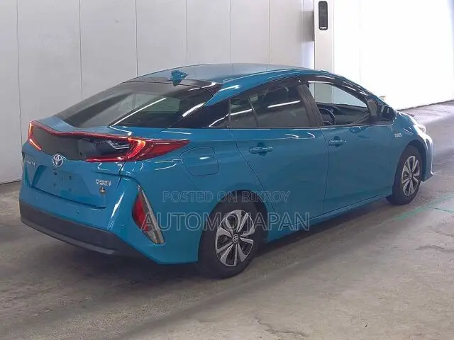 Toyota Prius Plug-in Hybrid 2025 Blue