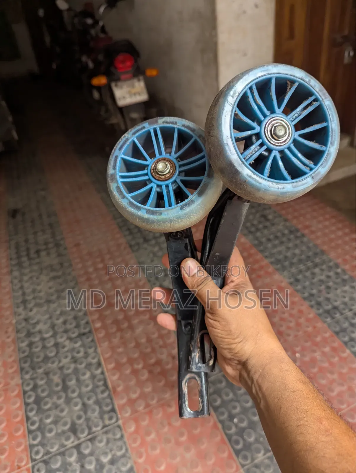 Bicycle side wheels