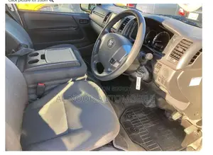 Toyota HiAce 2021 White