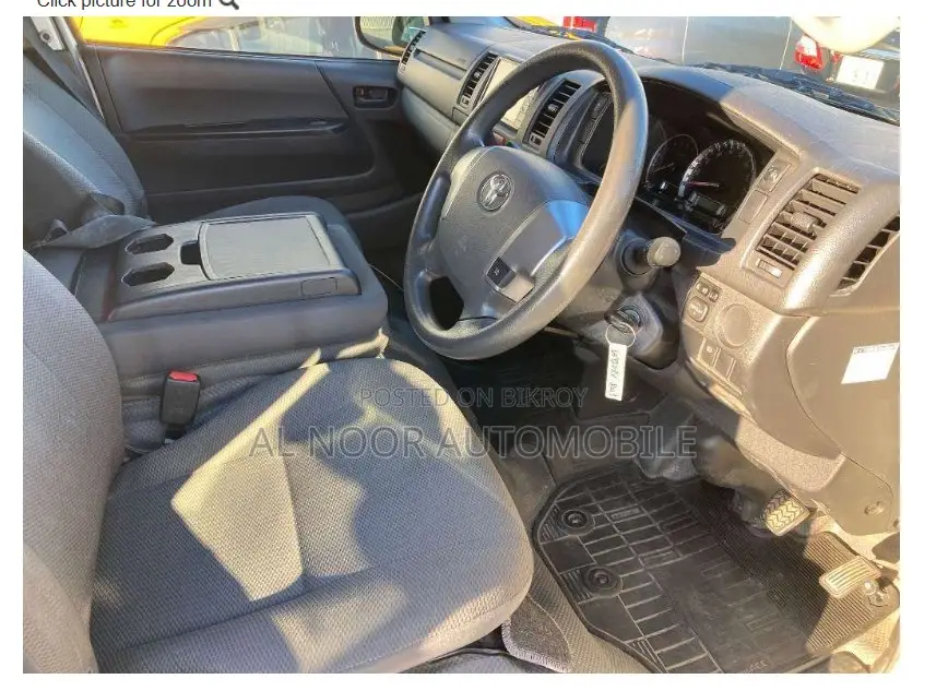 Toyota HiAce 2021 White