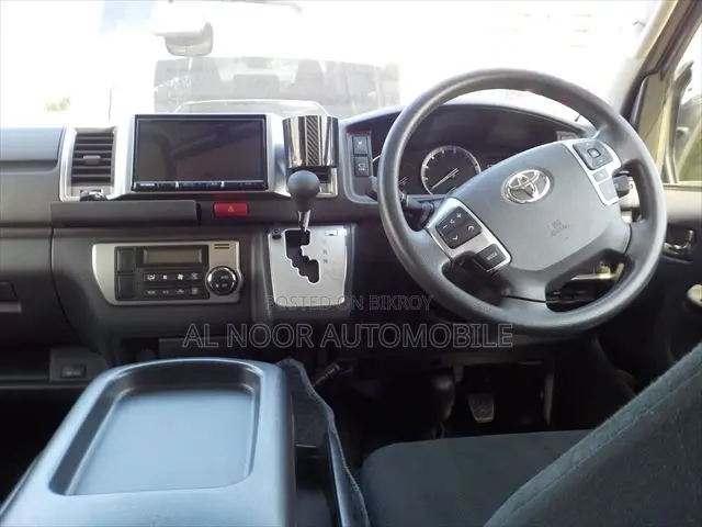 Toyota HiAce 2021 White
