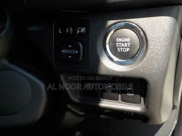 Toyota HiAce 2021 White