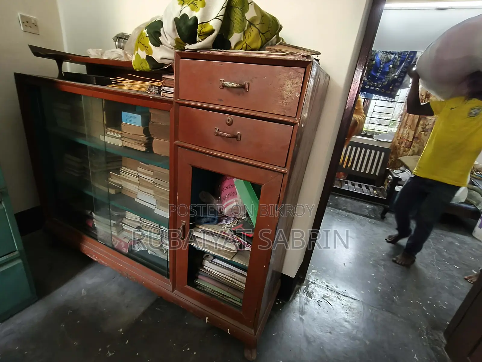 শোকেস