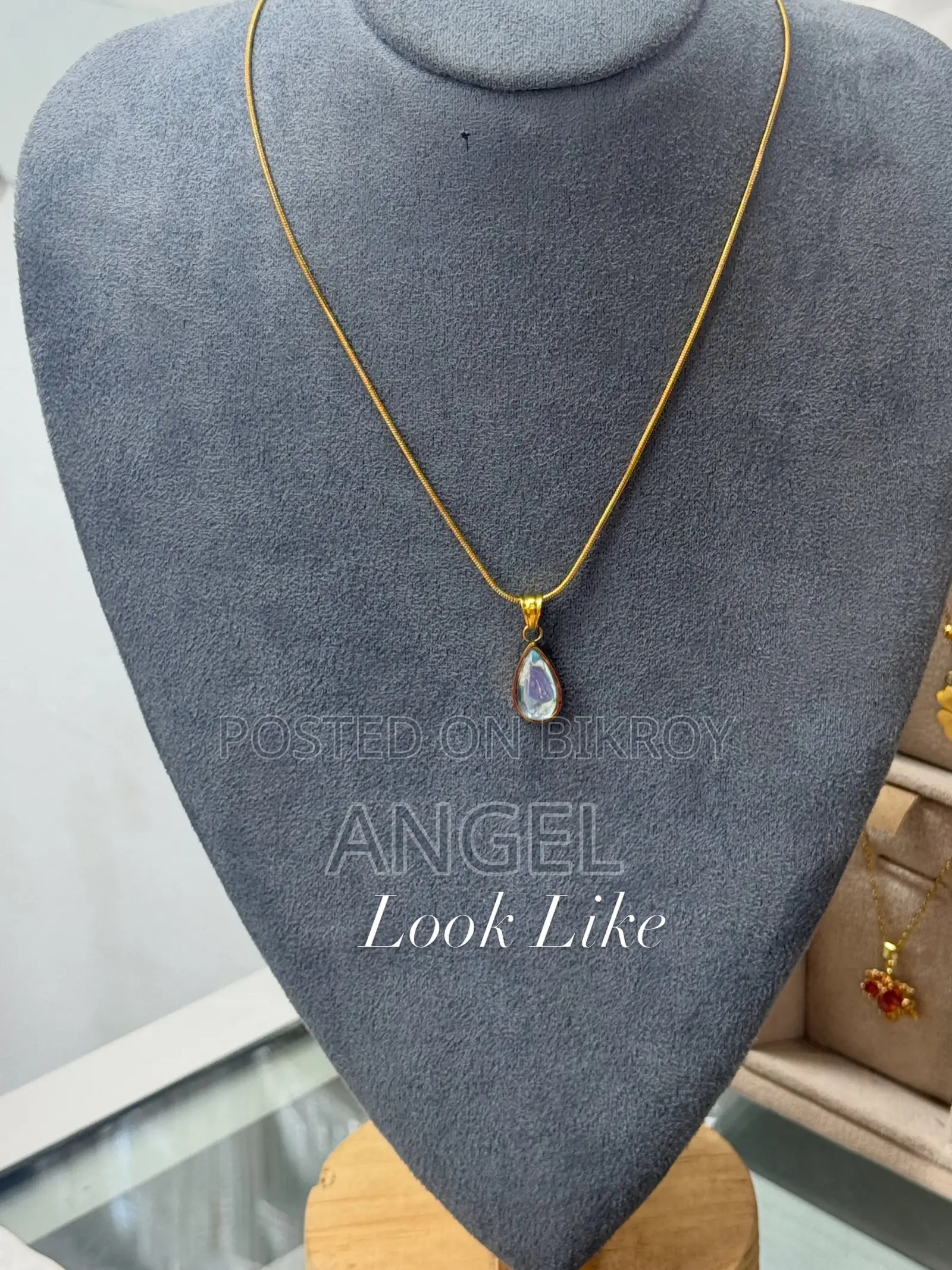 Water Drop Style Pendent With Stainless Steel Neckpiece