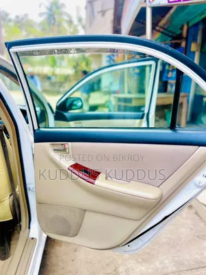 Toyota Corolla 2000 White