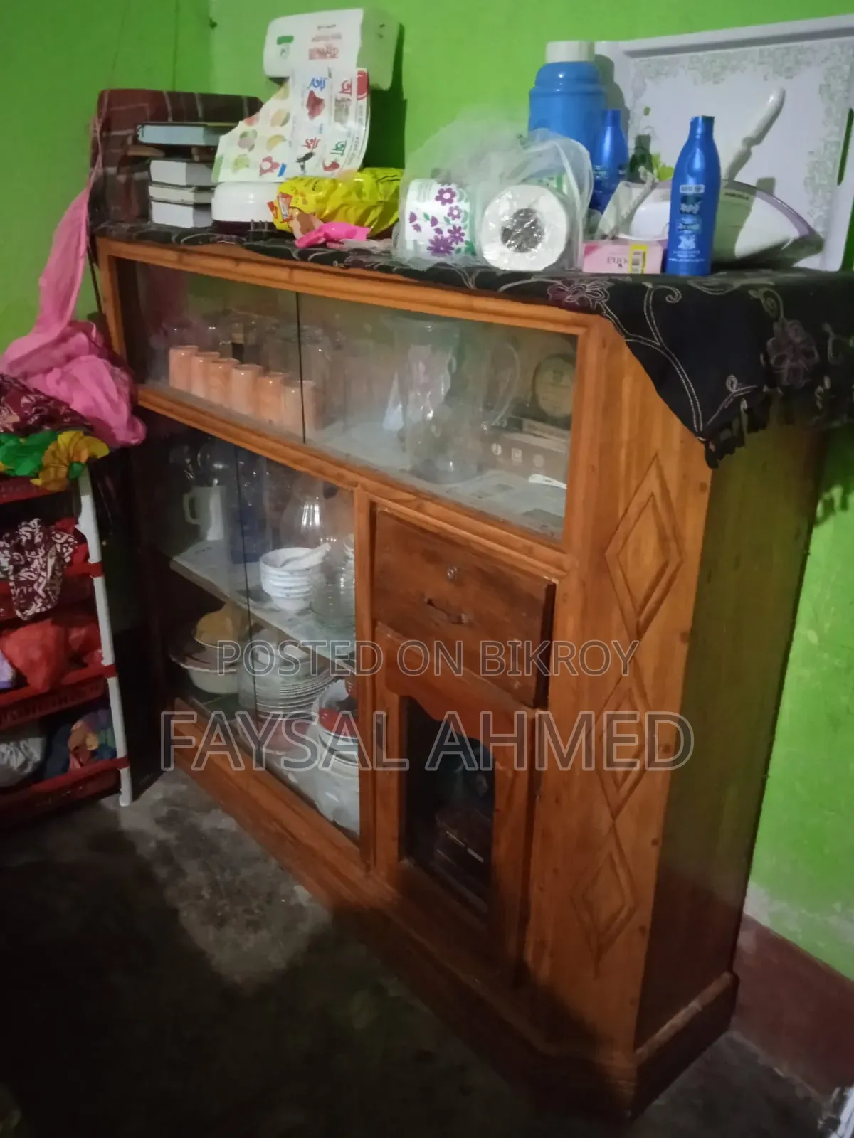 Showcase (Mahogany Wood)