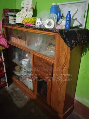Showcase (Mahogany Wood)
