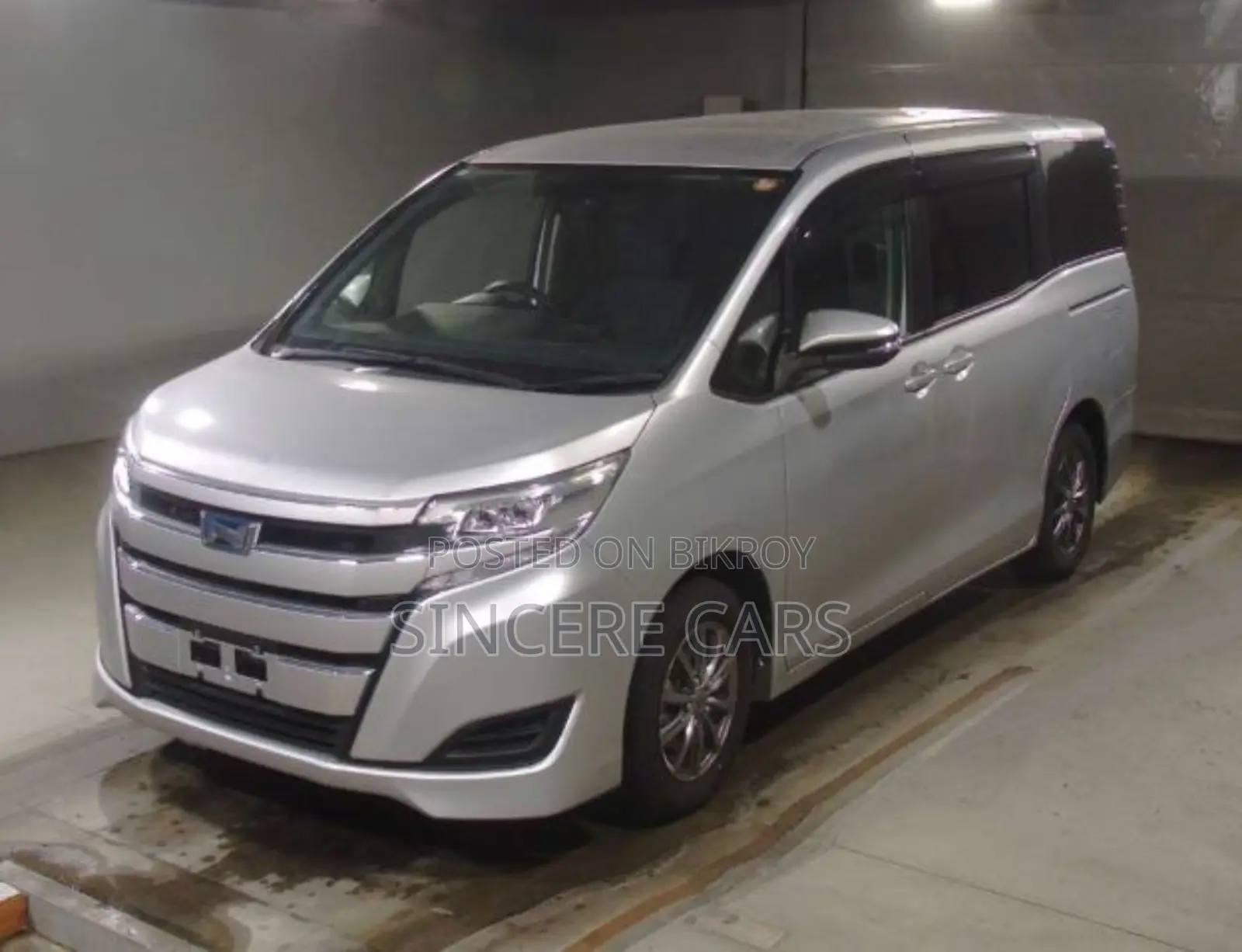 Toyota Noah 2021 Silver