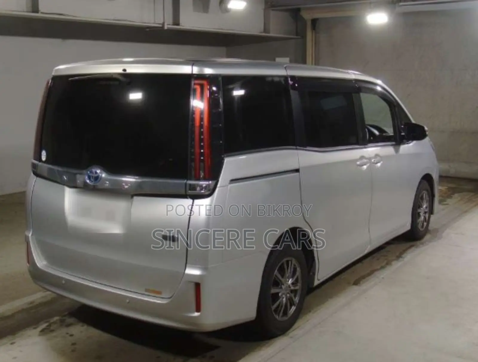 Toyota Noah 2021 Silver