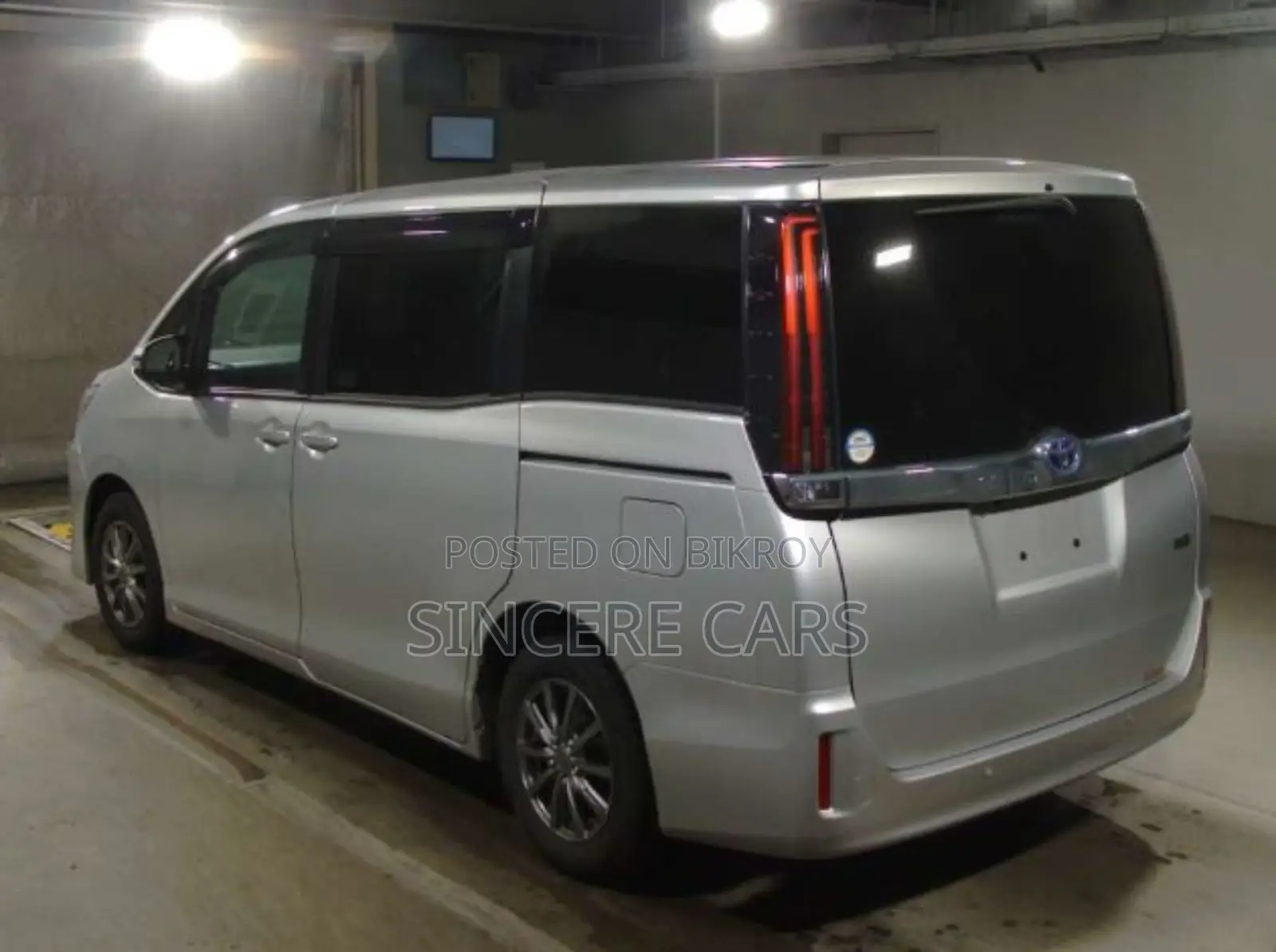 Toyota Noah 2021 Silver