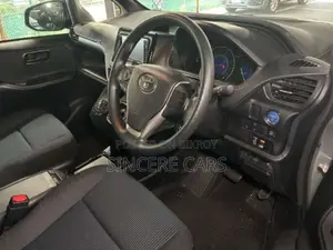 Toyota Noah 2021 Silver