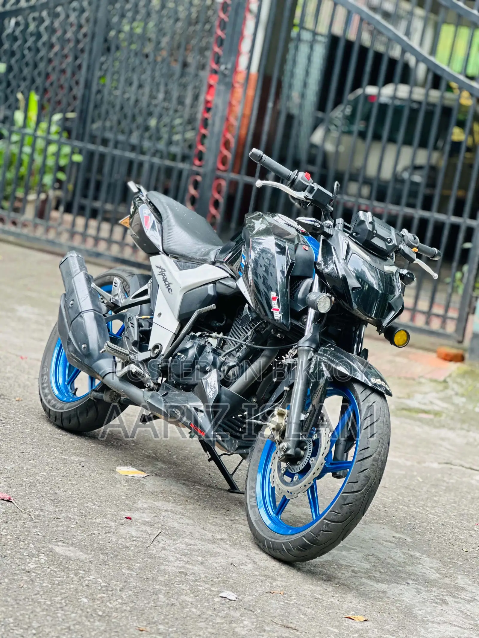 TVS Apache 160 4V 2023 Black