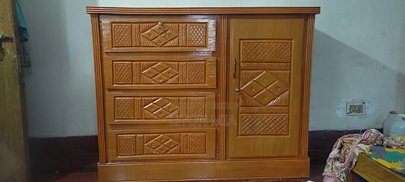 Wardrobe for sale, used for a few days, looks like new, come and see it