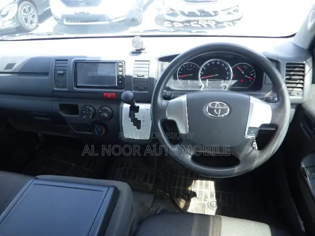 Toyota HiAce 2021 White