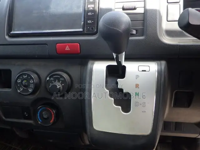 Toyota HiAce 2021 White