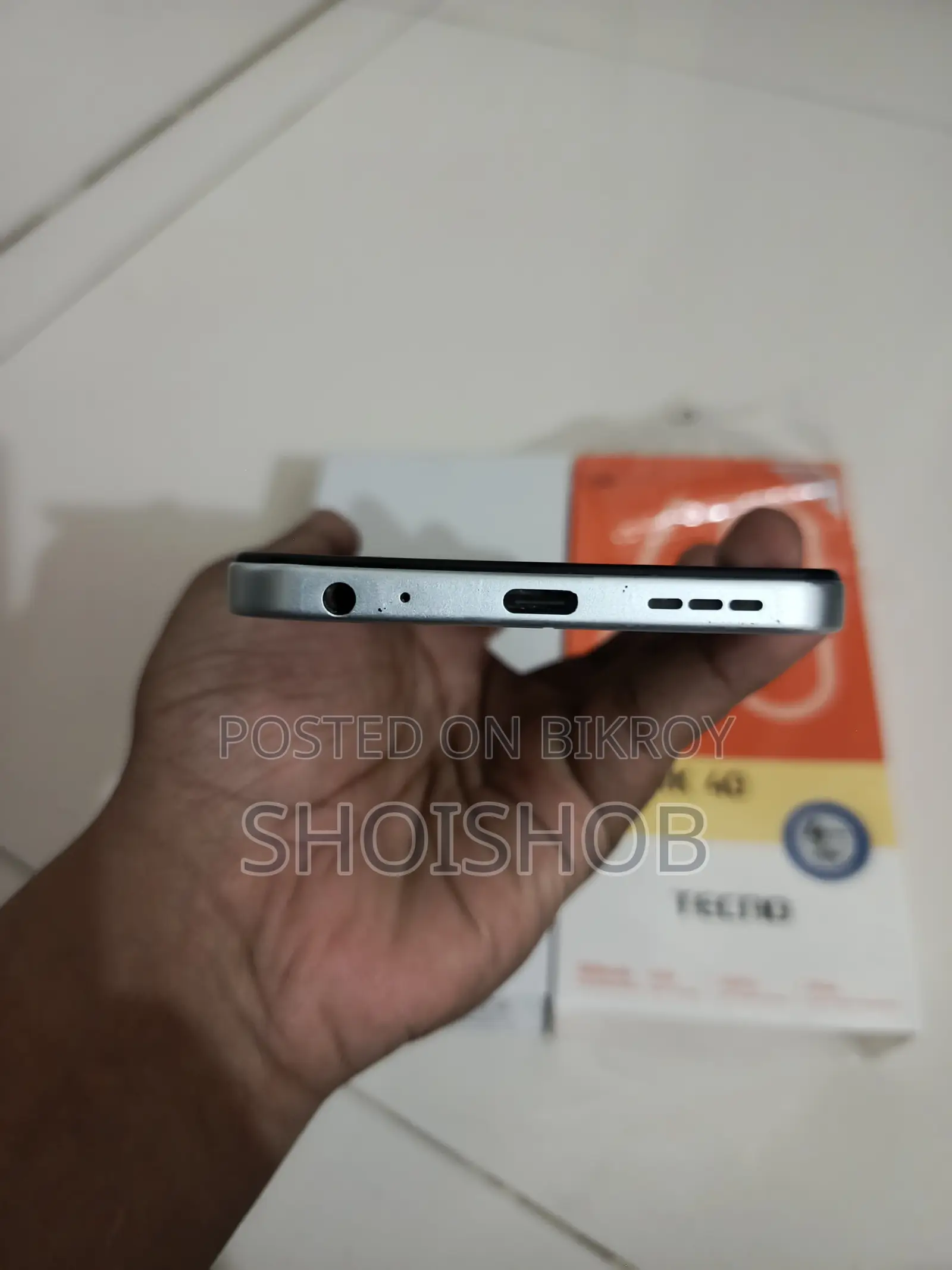 টেকনো স্পার্ক ৪০ ১২৮ জিবি সাদা
