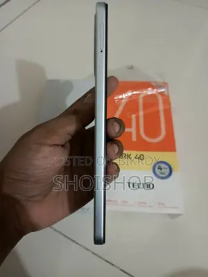 টেকনো স্পার্ক ৪০ ১২৮ জিবি সাদা