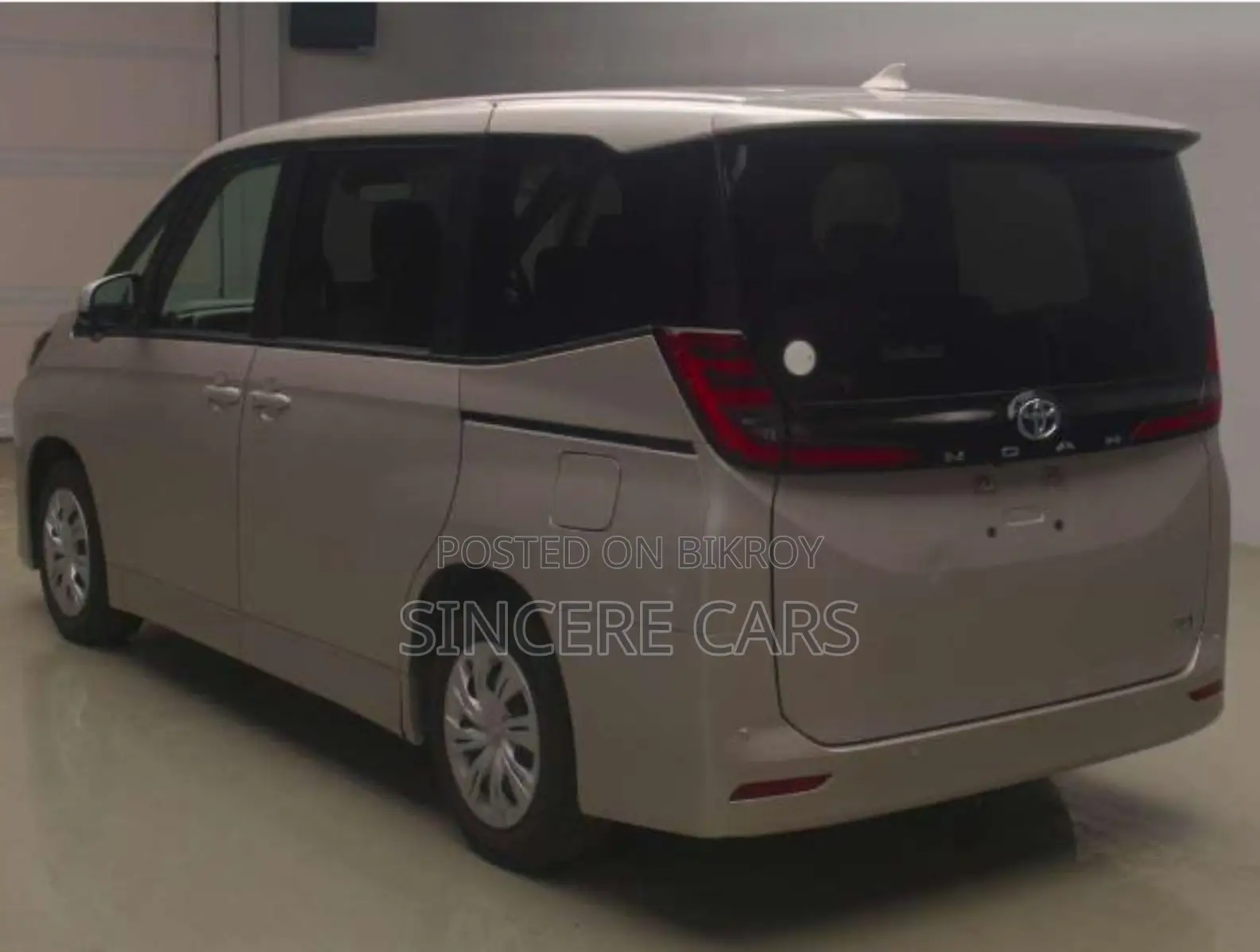 Toyota Noah 2022 Beige