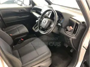 Toyota Noah 2022 Beige