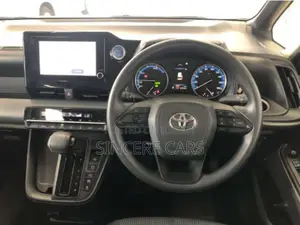 Toyota Noah 2022 Beige