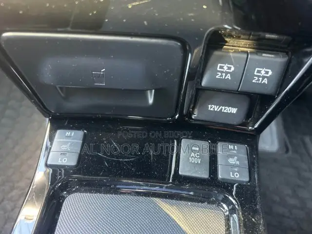 Toyota Noah 2021 Silver