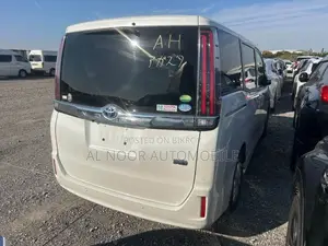 Toyota Noah 2021 Silver