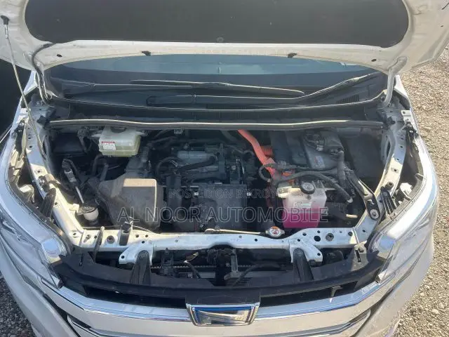 Toyota Noah 2021 Silver