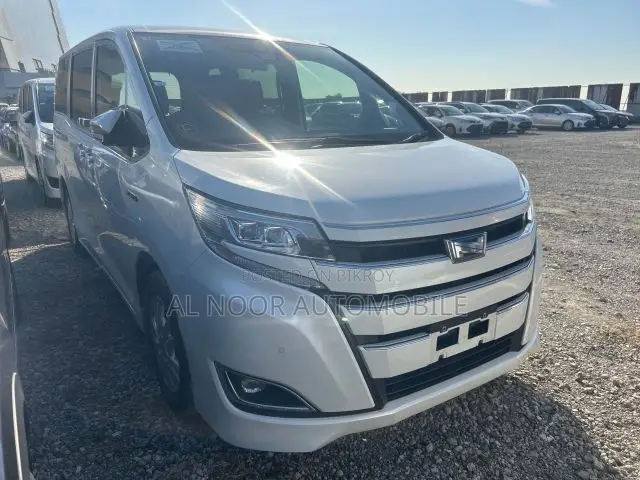 Toyota Noah 2021 Silver