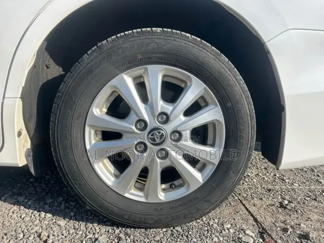 Toyota Noah 2021 Silver