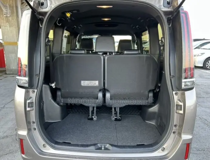 Toyota Esquire 2021 Silver