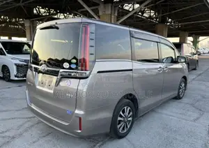 Toyota Esquire 2021 Silver