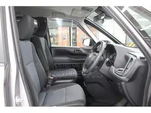 Toyota Noah 2022 Beige