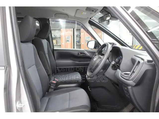 Toyota Noah 2022 Beige